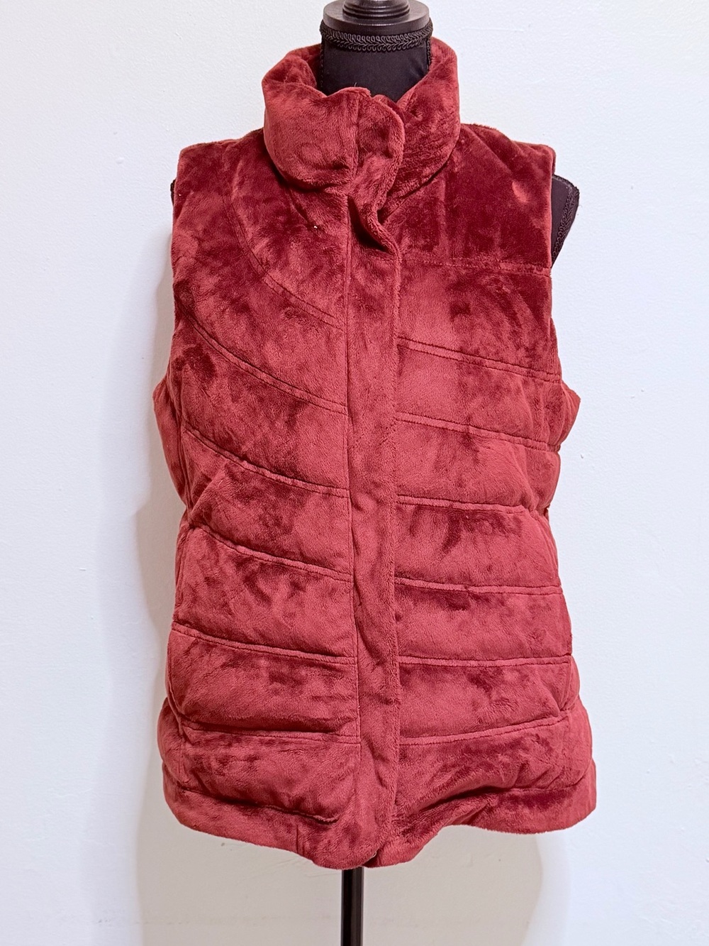 Athleta Puffer Vest Women Large Burgundy Goose Down Faux Fur Plush Lined Outdoor